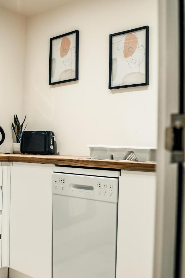 Bv Cosy Basement Apartment At Conditioning House Bradford  Bagian luar foto