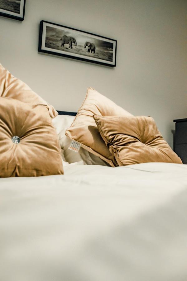 Bv Cosy Basement Apartment At Conditioning House Bradford  Bagian luar foto